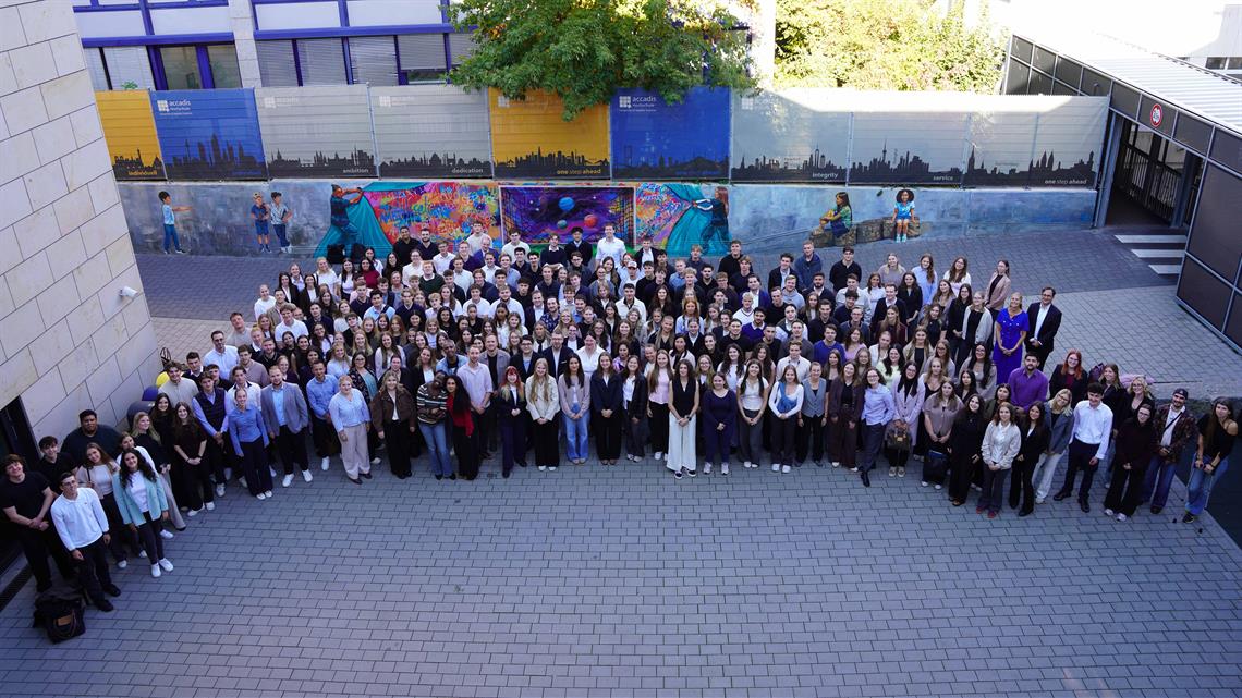 2026 10_gruppenfoto_accadis_erstsemester